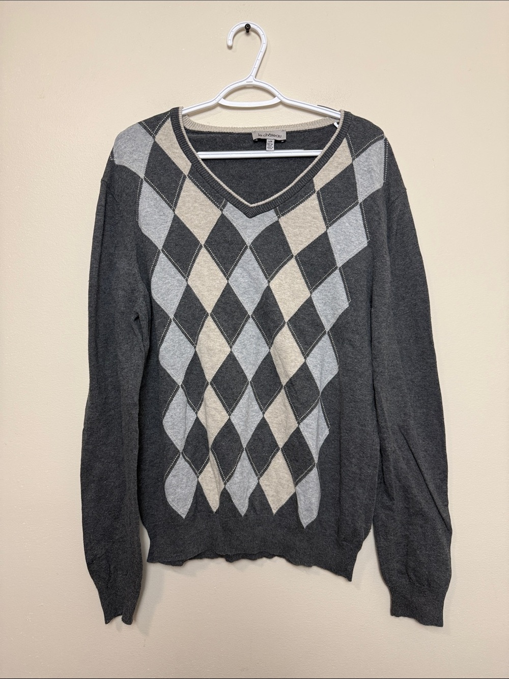 le chateau Men's V-Neck Argyle Sweater in Dark Gray and Light Gray size L